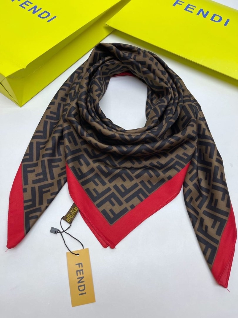Платок Fendi