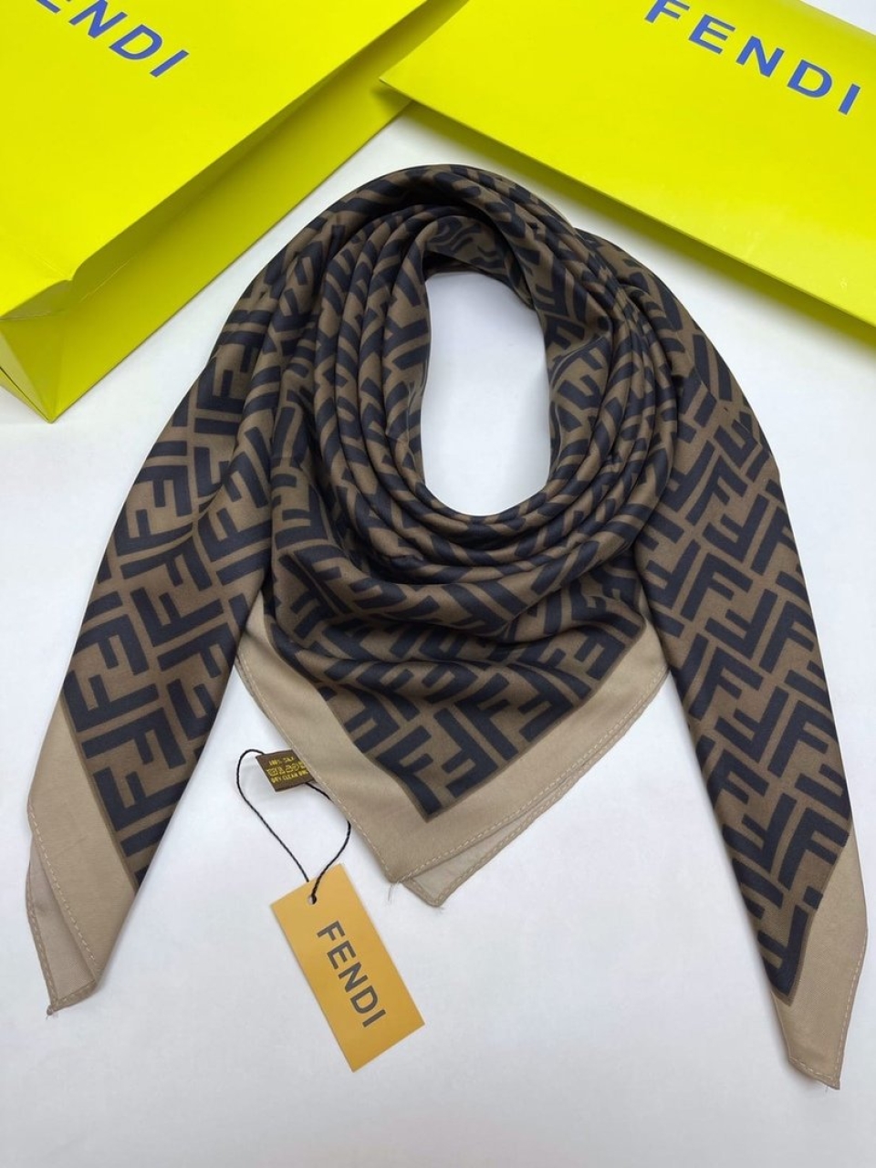 Платок Fendi